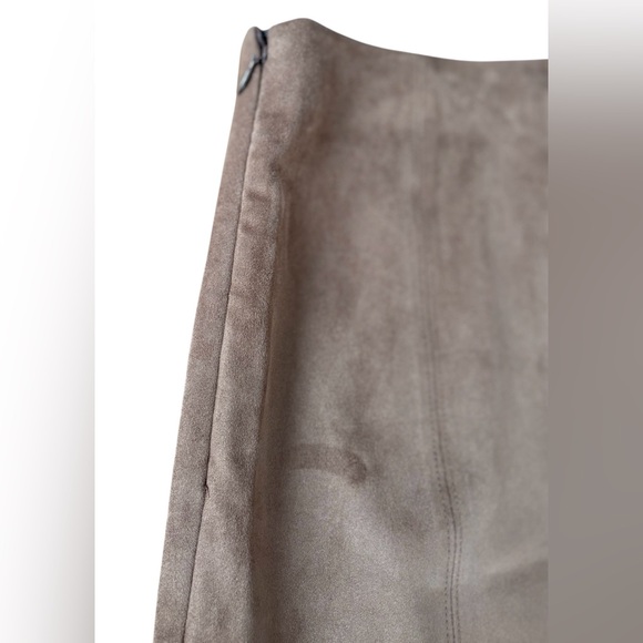 NEW, Babaton Aritzia, Faux Suede A-Line Mini Skirt Capsule Wardrobe, 2, Taupe - Picture 4 of 11